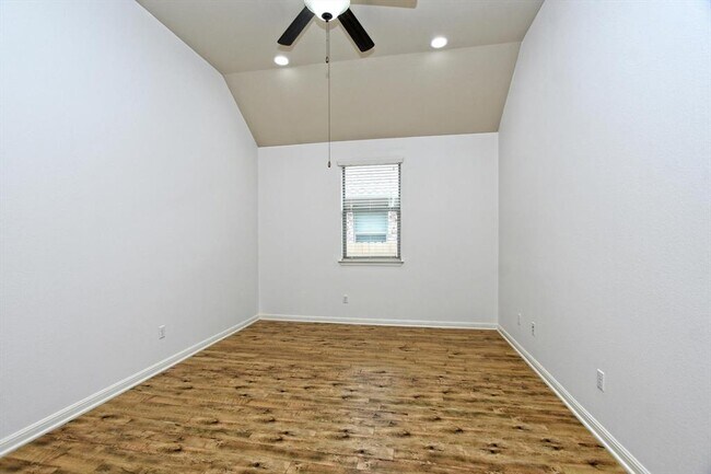 Building Photo - 2213 Lookout Range Dr
