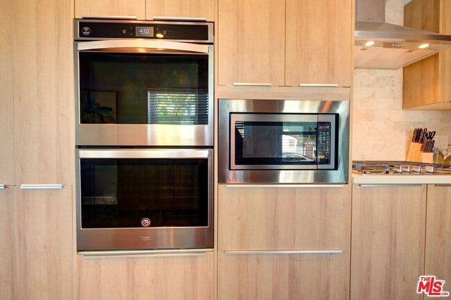 Building Photo - 9001 S 5th Ave