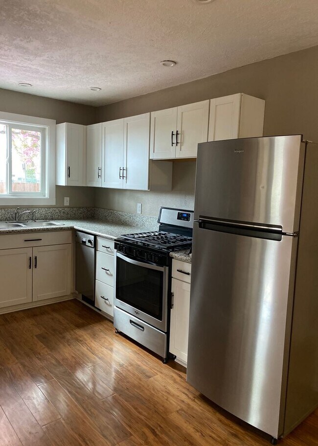 Building Photo - 20th St SE Duplex