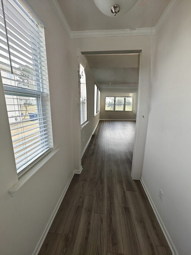 Building Photo - 756 Creekway Dr