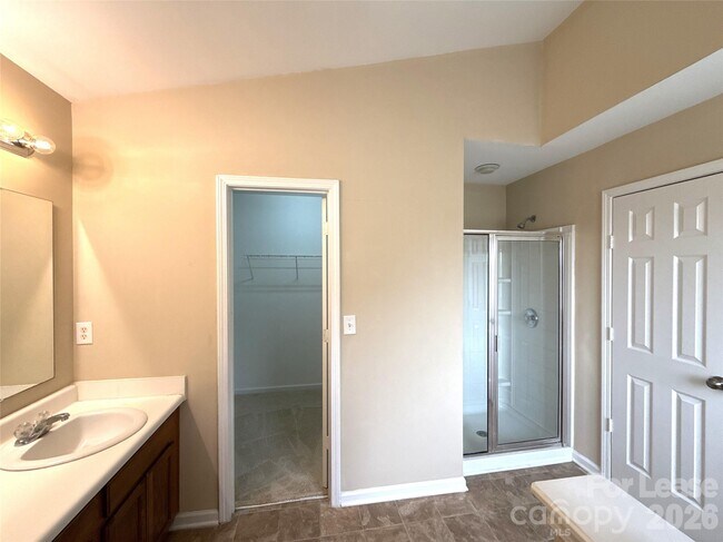 Building Photo - 13802 Plowdon Ct