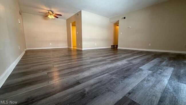 Building Photo - 1263 Lost Nation Rd