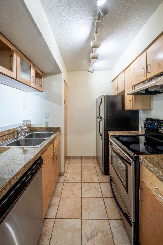 Building Photo - Cozy One-Bedroom at The Reserve