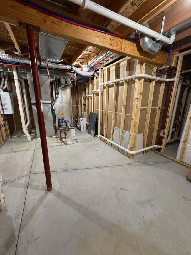 Building Photo - 4 BED 3 1/2 BATH HOUSE