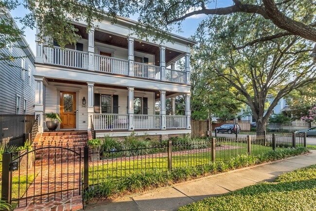 Building Photo - 340 W 17th St