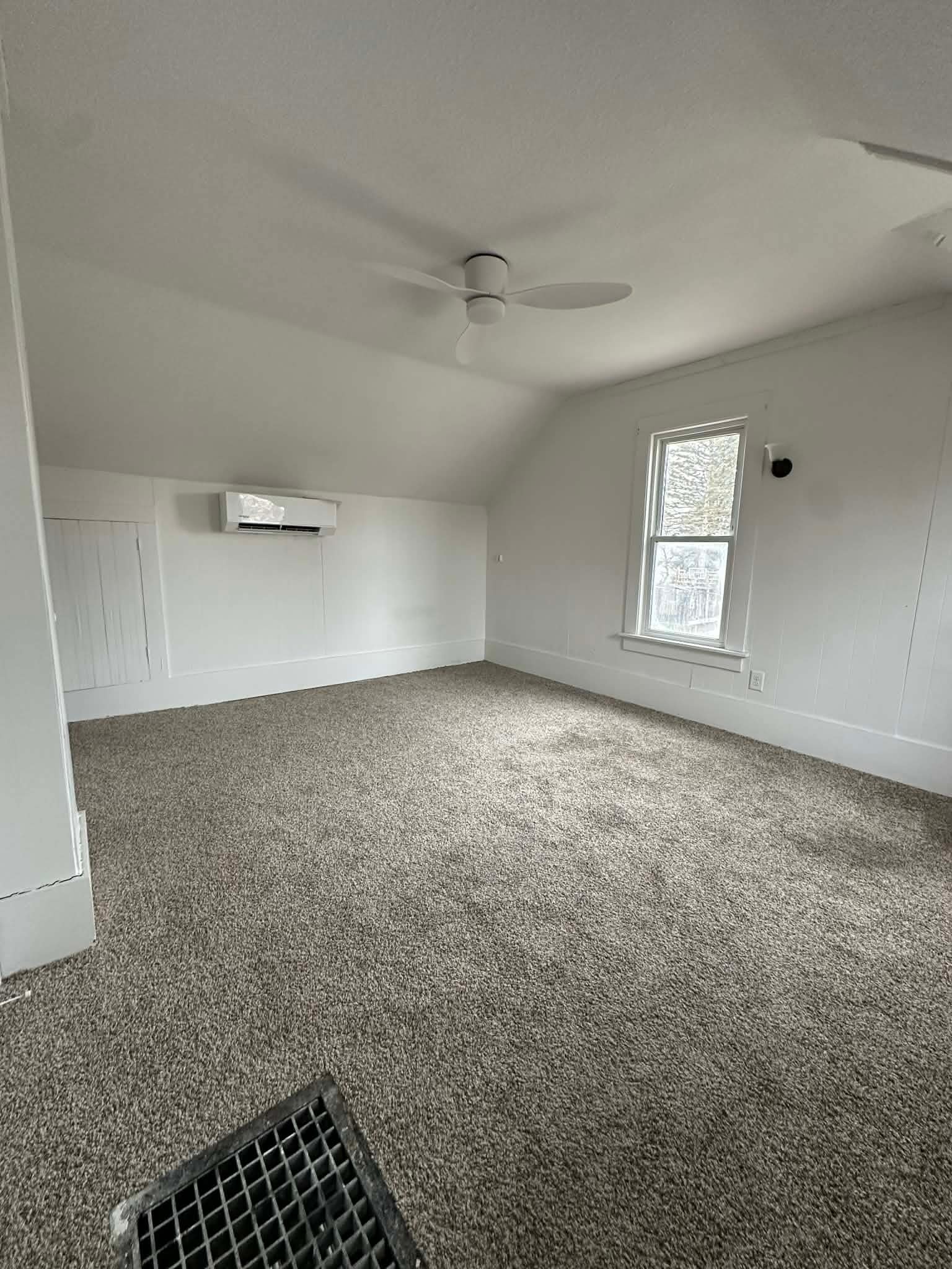 Building Photo - 725 Hopkins St