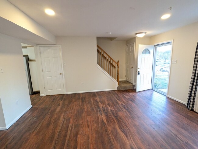 Building Photo - Well maintained townhouse in Robin Meadows Community with updated features available mid January!