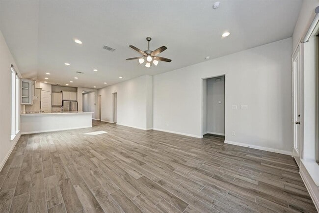 Building Photo - 133 Bauer Lp