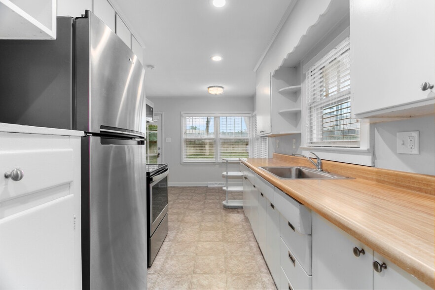 Building Photo - 4105 Adams St