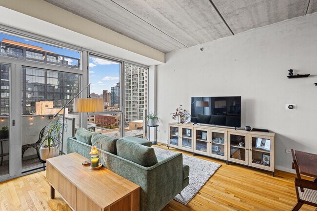 Building Photo - 630 N Franklin St