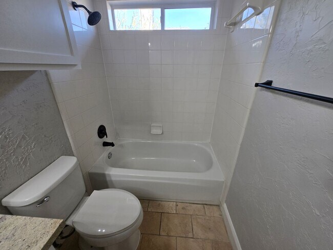 Building Photo - 6116 Thursby Ave