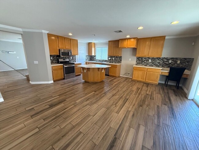 Building Photo - Beautiful Home located in Sunbow