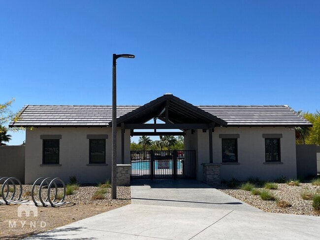 Building Photo - 8756 W Rancho Dr