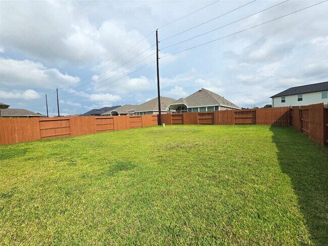 Building Photo - 2011 Cherryvale Dr