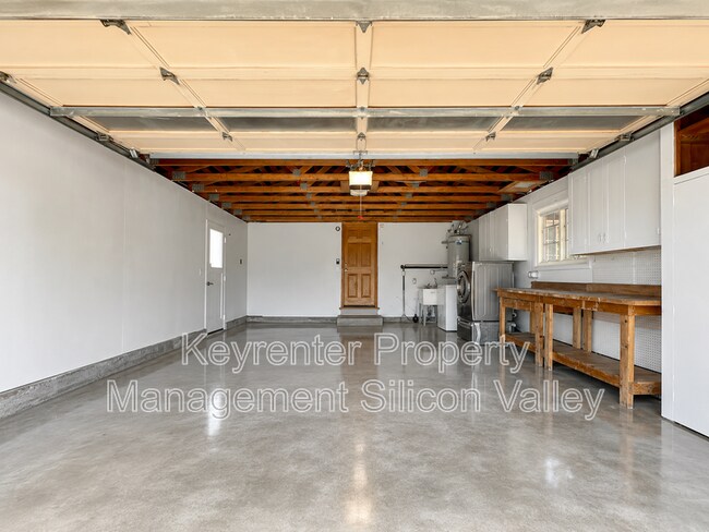 Building Photo - 373 Redwood Ave