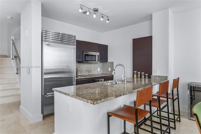 Building Photo - 950 Brickell Bay Dr