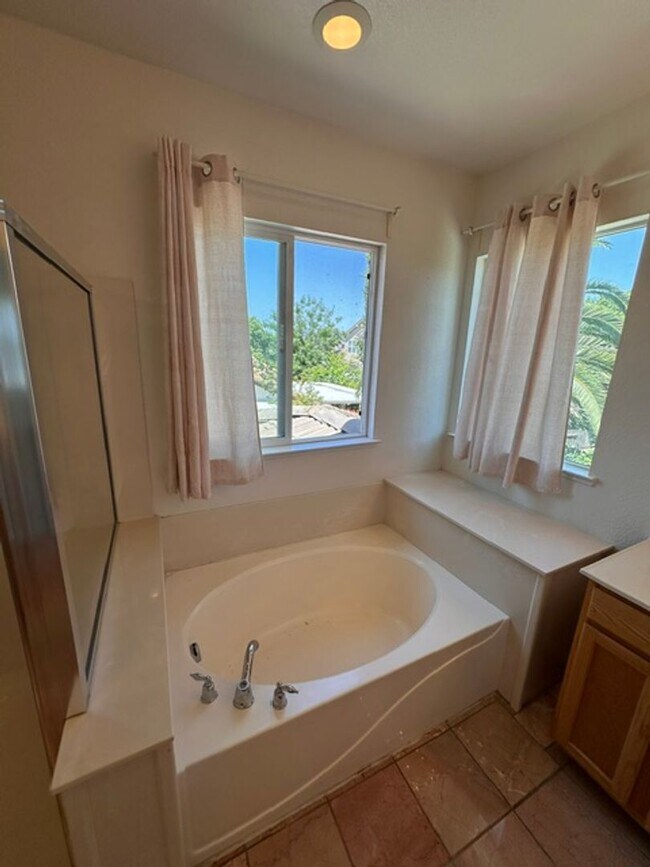 Building Photo - 5663 Lolet Way