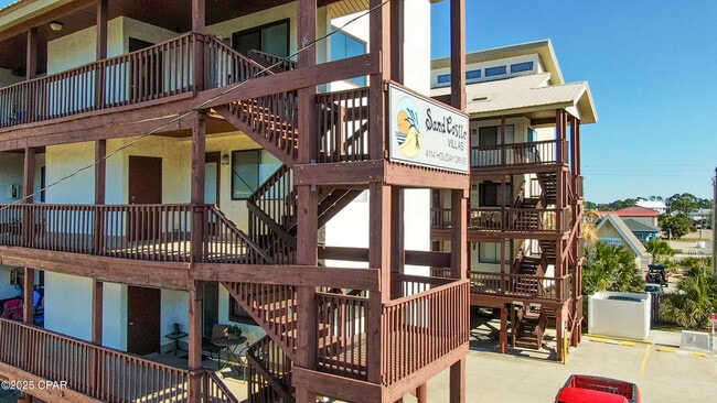 Building Photo - 4114 Holiday Dr