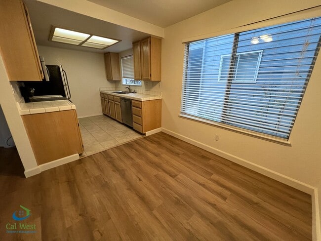 Building Photo - $2595 - Spacious 1 Bedroom, 1 Bath Condo in North San Jose!