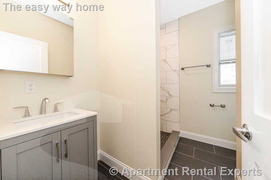 Building Photo - 120 Jerome St