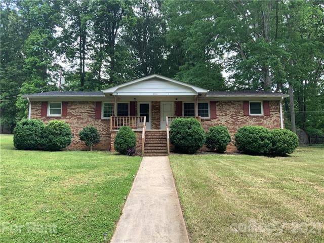 Building Photo - 2320 Woodbridge Dr