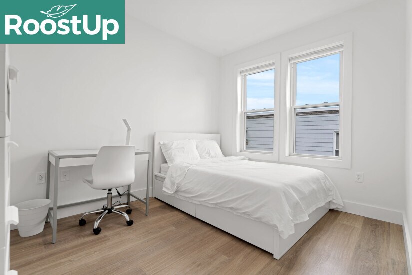 Building Photo - Furnished private bedroom with private ens...