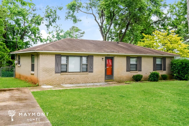 Building Photo - 2403 Yorkshire Cir SW