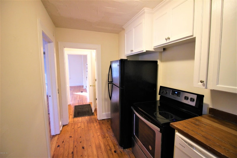 Building Photo - 505 S Oak St