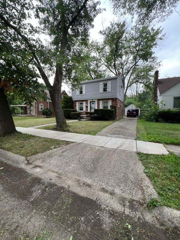 Primary Photo - 16115 Trinity St