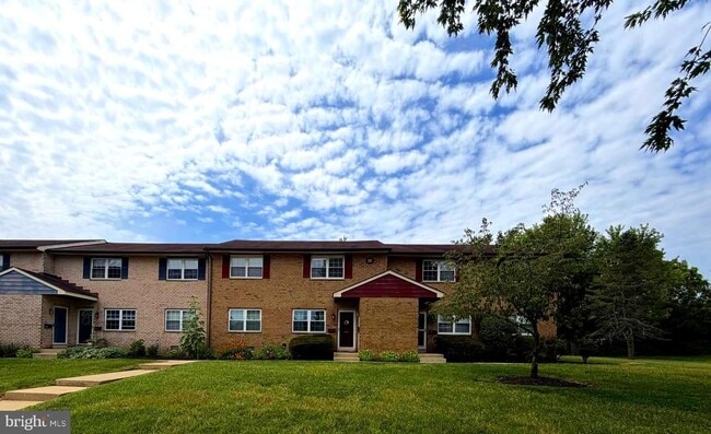 Building Photo - 70 Eaves Mill Rd