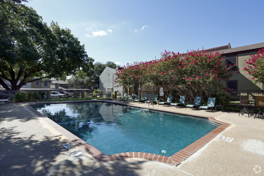 Pool - Park At Crestview