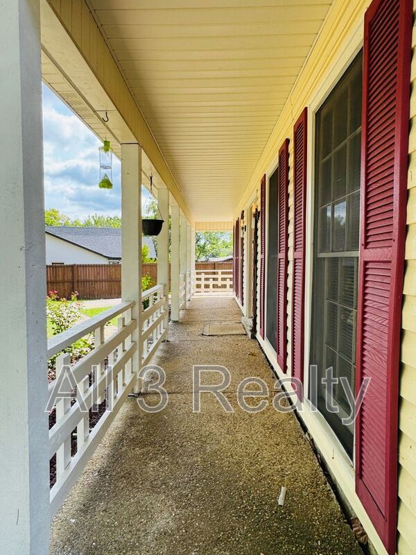 Building Photo - 5733 Hitching Post Ct