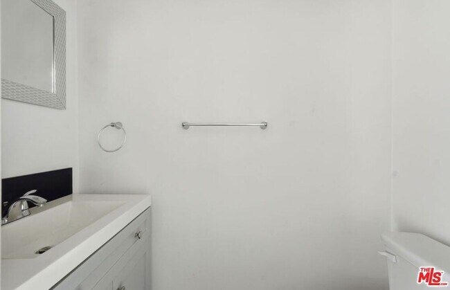 Building Photo - 1475 S Wooster St