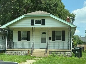 Building Photo - Adorable 2 Bed, 1.5 Bath with Covered Porch and Mudroom