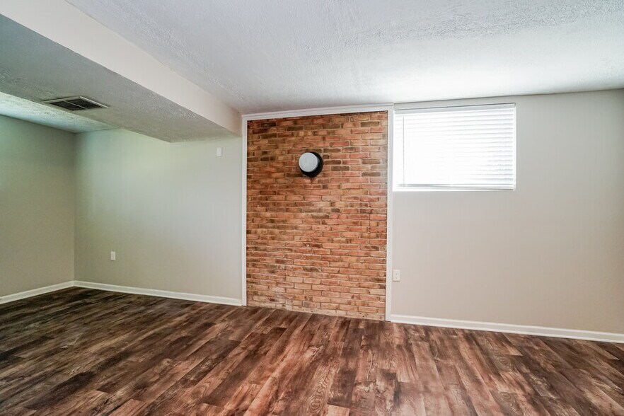 Building Photo - 5148 Cherry Creek Pkwy N