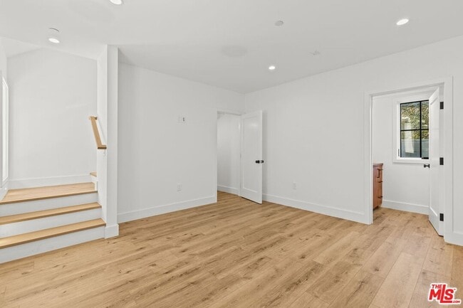 Building Photo - 5538 Tova Dr