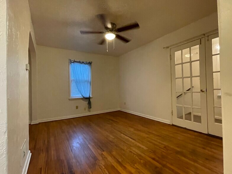 Building Photo - 706 S 25th St