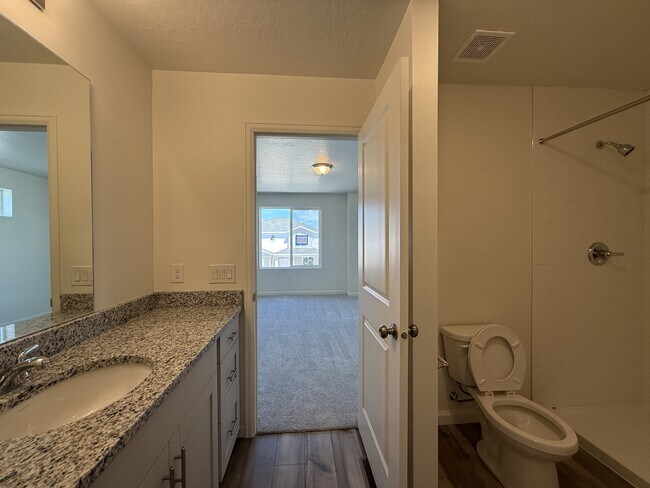 Building Photo - 203 E Arcade Dr