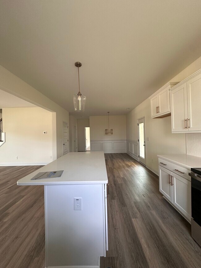 Building Photo - 341 Edwinstowe Ave