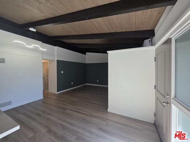 Building Photo - 11021 Missouri Ave