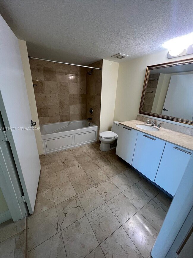 Building Photo - 1800 N Bayshore Dr