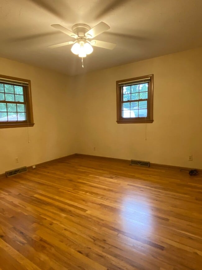 Building Photo - 3 Bed 3 Bath Home