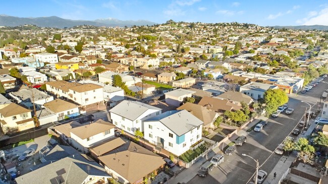 Building Photo - 2439 Malabar St