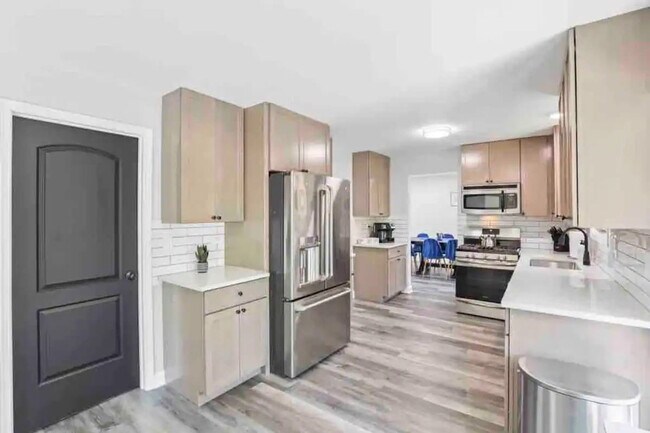 Building Photo - 1146 Tiverton Ct
