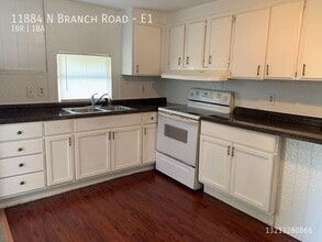 Building Photo - 11884 N Branch Rd
