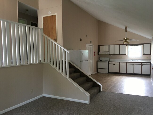 Building Photo - 353 Gilmore St