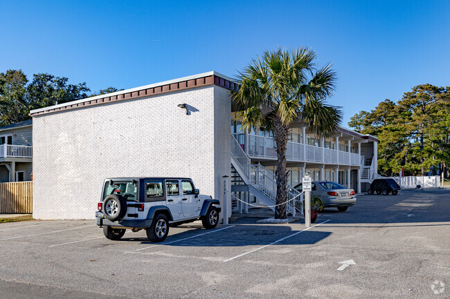 Left side entry. - Heather Inn Villas