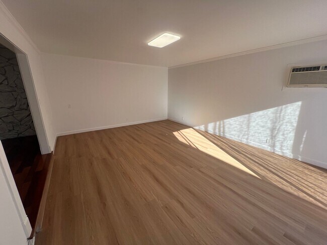 Building Photo - 1265-1267 W. Washington Avenue