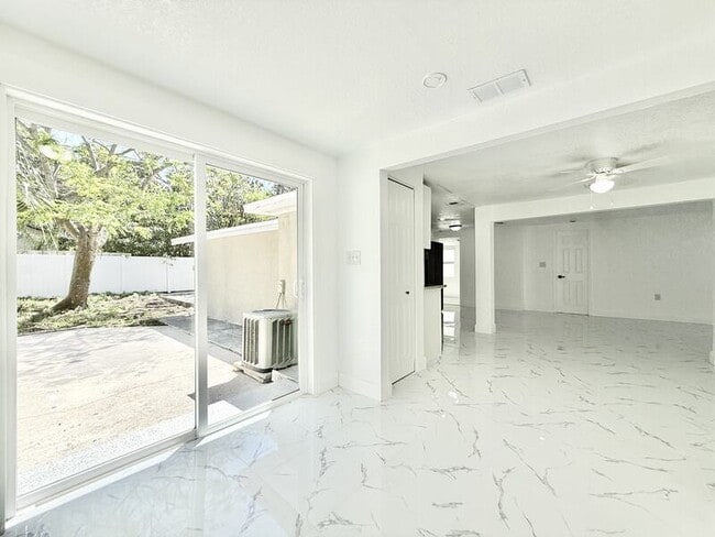 Building Photo - 2712 60th Ave N