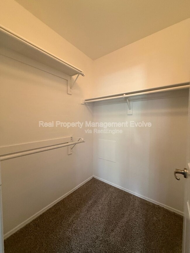 Building Photo - 4925 E Desert Cove Ave